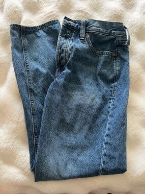 Old Navy Women's Straight Leg Jeans in Medium Blue Wash
